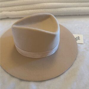 Wide Brim Felt Hat in Light Beige